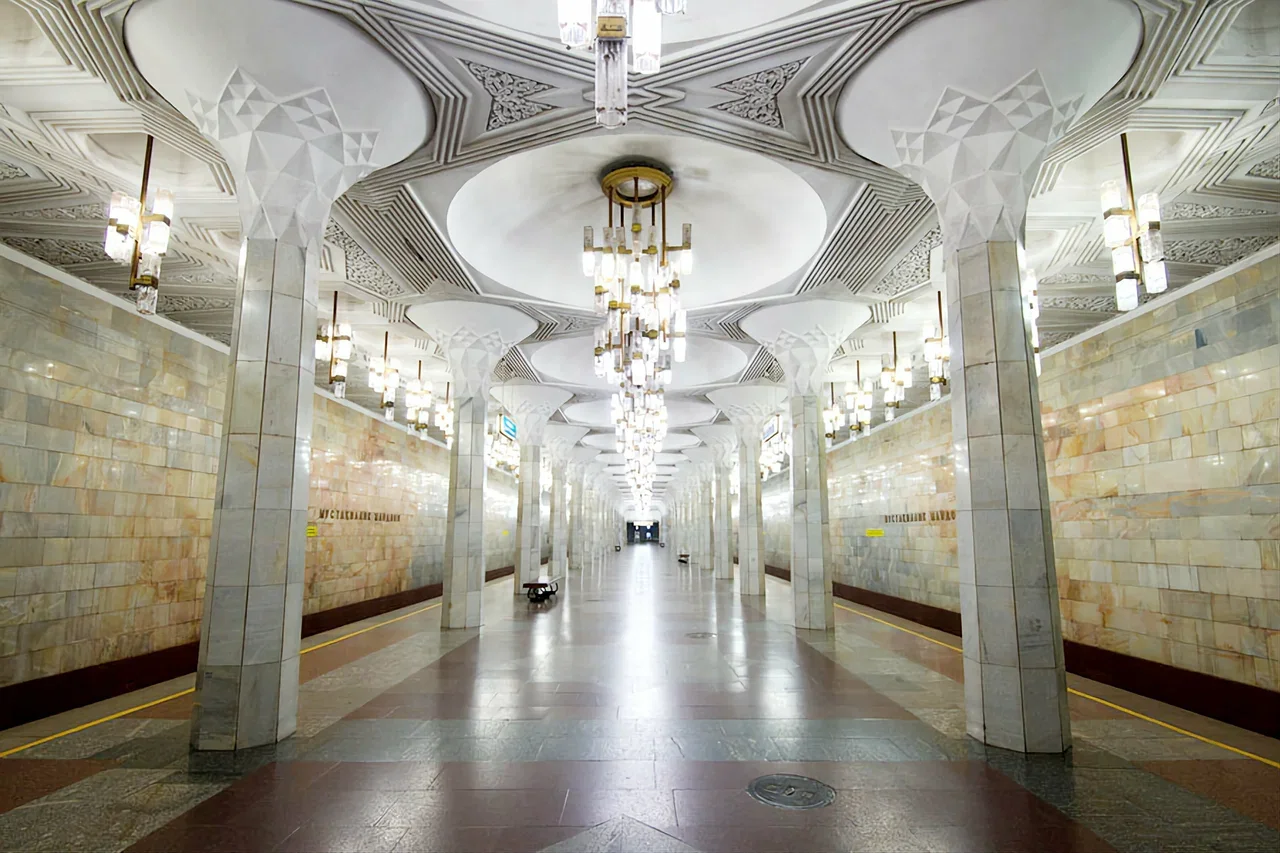 Станция метро «Мустакиллик майдони»