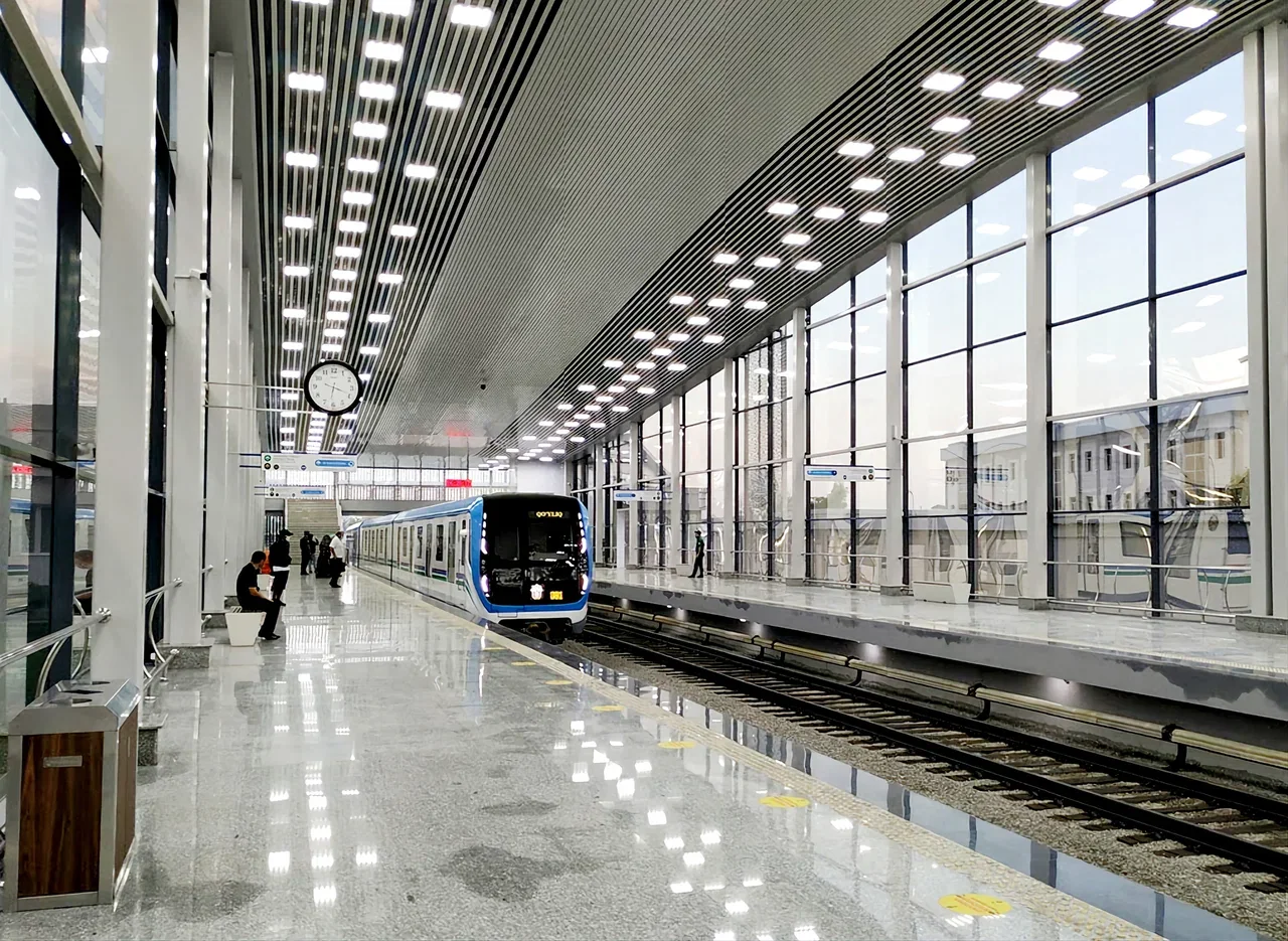 Станция метро «Технопарк»